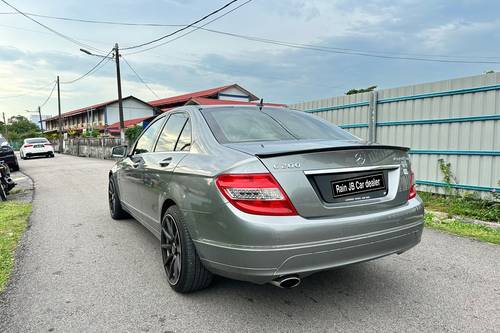 Second hand 2009 Mercedes Benz C-Class Saloon C200 1.8 